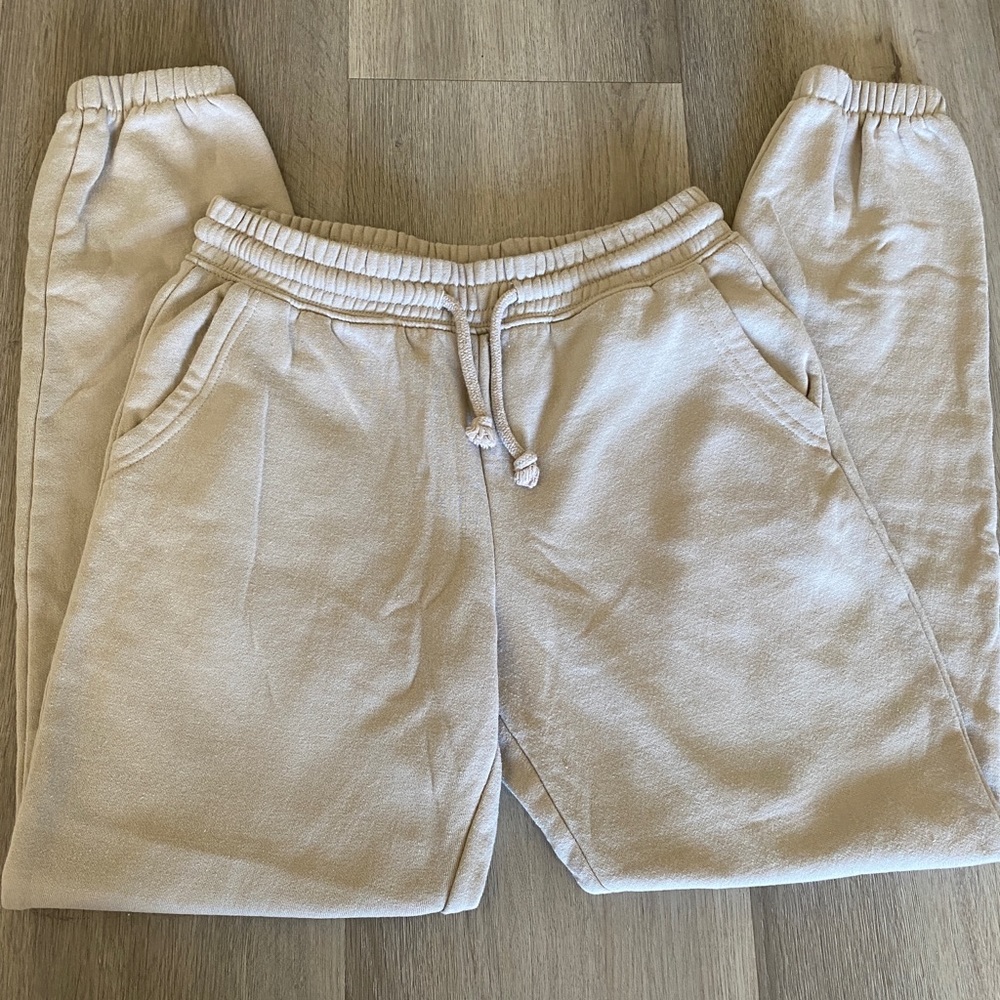 H&M Divided women’s beige sweatpants